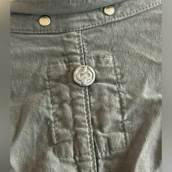 RAER/ RARE Rag Restyle Recycle Button Down Sleeve Less Women Size Medium - Picture 6 of 9